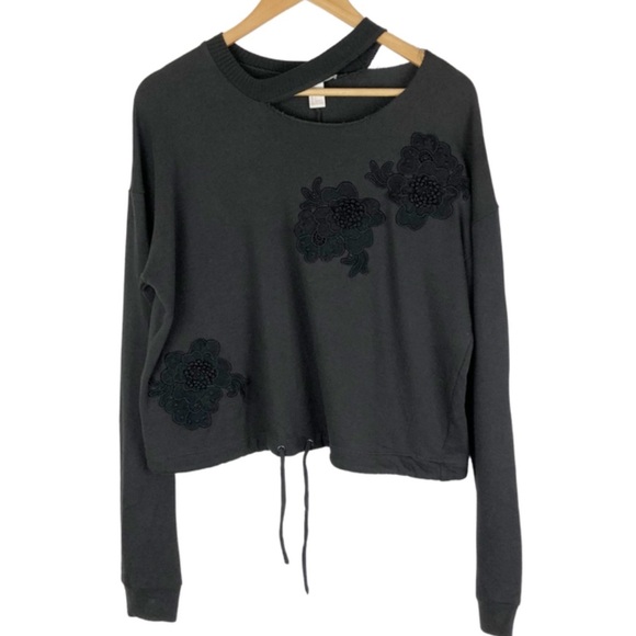 Forever 21 Women’s Floral Embroidered Patch Distressed Crewneck Crop Sweatshirt - Picture 5 of 15